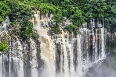 Angola Lucala Nehri üzerinde Kalandula şelaleler tam görünümünü