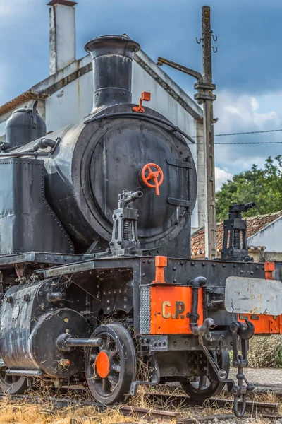 Фронтальний Вид Старий Потяг Драматичним Небо Португалія — стокове фото
