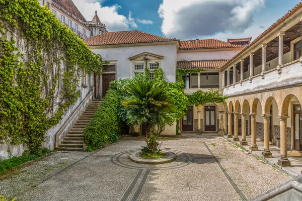 Vista interna dell'Università di Coimbra, edificio del dipartimento di legge, Palazzo Melos — Foto Stock
