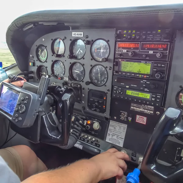 Vista do painel de controlo frontal da aeronave — Fotografia de Stock