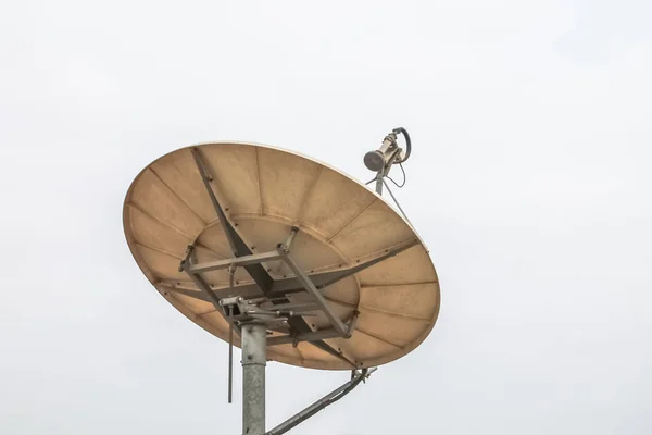 Widok komunikacji anteny satelitarnej — Zdjęcie stockowe