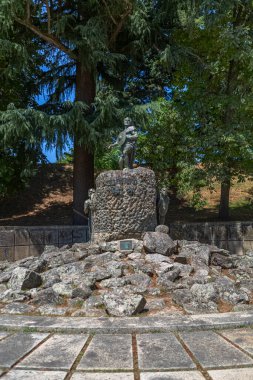 Viseu / Portugal - 07 / 31 / 2020: Romalılara karşı savaşan Lusitania 'lı bir heykel, Viriathus heykeli (Viriathus), Lusitanian lideri