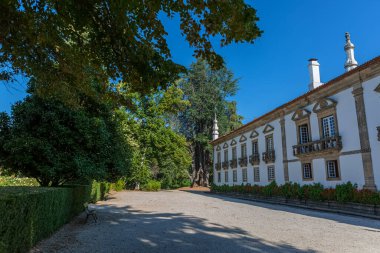 Vila Real / Portugal - 08 01 2020: 18. yüzyıl Portekiz barok simgesi olan Solar de Mateus dış binasının manzarası
