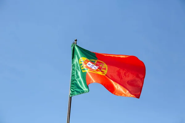 Viseu Portugal 2020 Widok Flagi Portugalii Maszcie Flagowym Powiewającym Wietrze — Zdjęcie stockowe