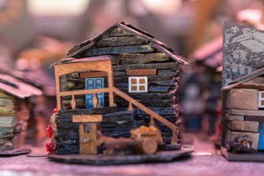 Portekiz 'in Piodao köyündeki tipik bir şist evin geleneksel minyatür görüntüsü...