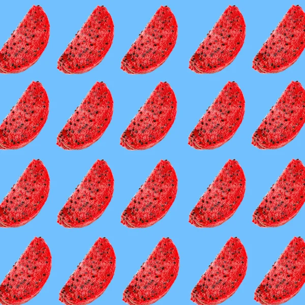 熱帯の赤い果実青い背景にパターン — ストック写真