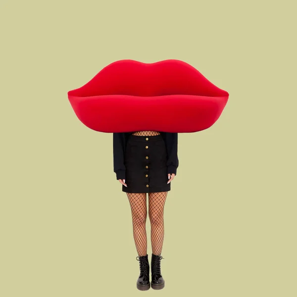 Kolase Seni Kontemporer Konsep Tubuh Wanita Dengan Bibir Sofa — Stok Foto