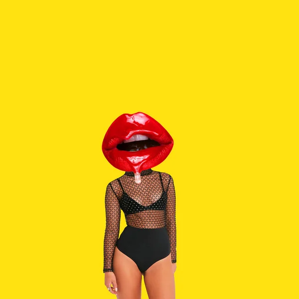 Samtidskunst Collage Begreps Sexy Kvinne Med Røde Skinnende Lepper Som stockbilde