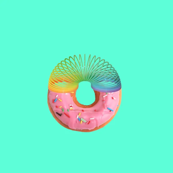 Colagem Arte Contemporânea Donut Com Brinquedo Espiral — Fotografia de Stock