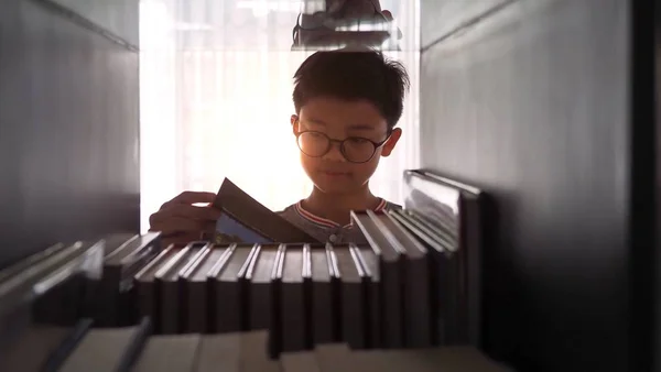 Beautiful Closeup Asian Boy Reading Book Home See Book Shelve — Stock Photo, Image