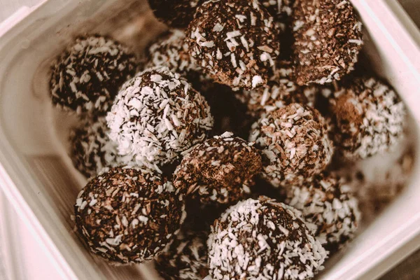 Hausgemachte Schokolade Köstliche Kokosnüsse Mit Nüssen — Stockfoto