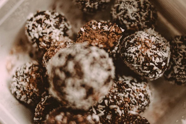 Домашние Шоколадные Вкусные Кокосовые Конфеты Орехами — стоковое фото