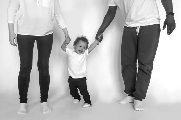 Baby Holds Hands Mom Dad Black White Photo — Stock Photo, Image