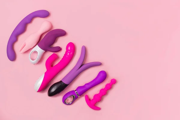 Pembe arka plan seks ürünü, yetişkinler için bir oyuncak.