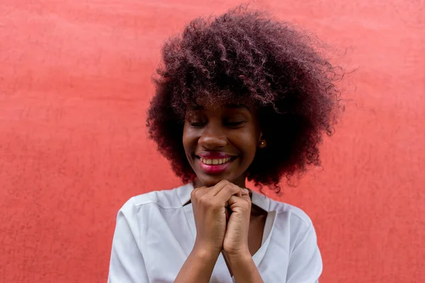 Una Mujer Afroamericana Hace Gesto Gratitud — Foto de Stock