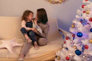 Noel 'de Kızıyla Mutlu Anne