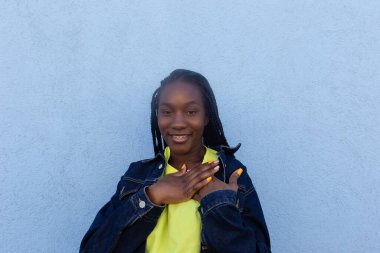 Mutlu ve güzel Afrikalı Amerikalı teşekkürler.