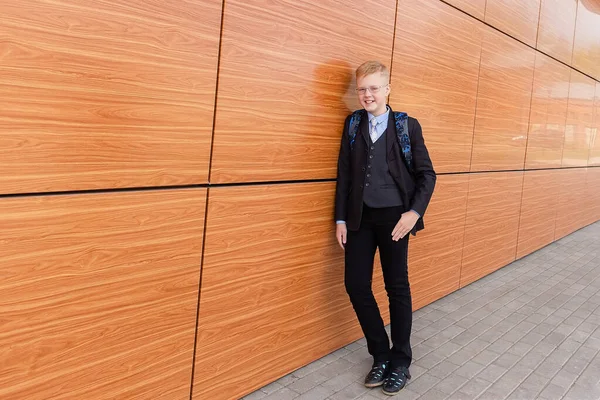 Happy Schooljongen Straat Buurt Van School — Stockfoto