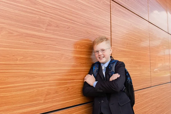 Jongen Student Buurt Van School Straat — Stockfoto