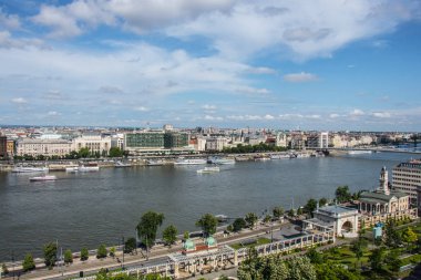 Budapeşte şehir havadan görünümü Tuna Nehri üzerinde. Bir gün zaman şehir manzarası