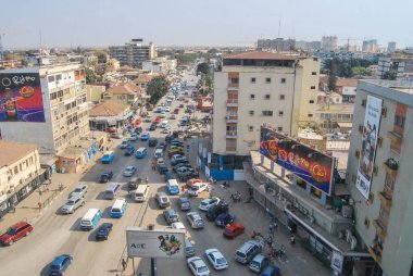 Luanda, Angola - 2009: Hava Angola başkenti Luanda meşgul sokakları