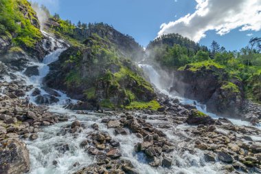 Norveç'te Latefossen şelale güneşli yaz gün