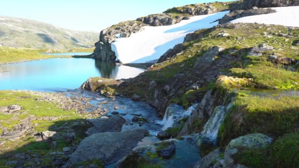 Paisaje Cascada Ladera Montaña Las Tierras Altas Noruegas — Vídeo de stock