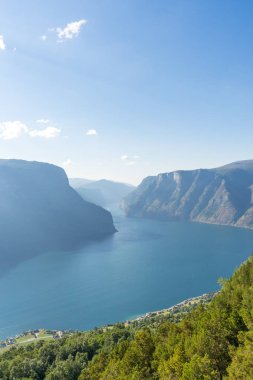 Aurlandsfjord fiyort manzara dağların tepesinden