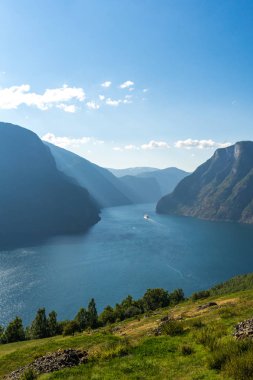 Aurlandsfjord fiyort manzara dağların tepesinden