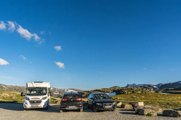 Νορβηγία Ιουλίου 2018 Ares Υπόλοιπο Αυτοκίνητο Και Ορεινό Τοπίο Στο — Φωτογραφία Αρχείου