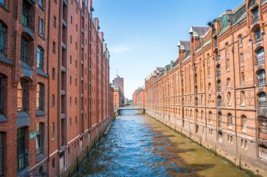 Speicherstadt kanal üzerinde (depo) bölgesi Almanya'nın Hamburg kentinde görüntüleyin.