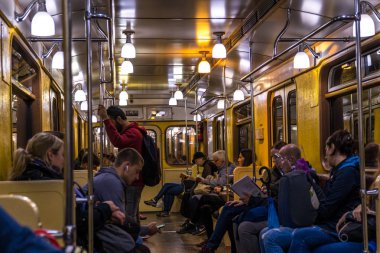 Moscow, Rusya Federasyonu - Eylül 2018: Vintage metro vagonu hizmet Rus başkenti Metro sıradan bir metro hattı üzerinde