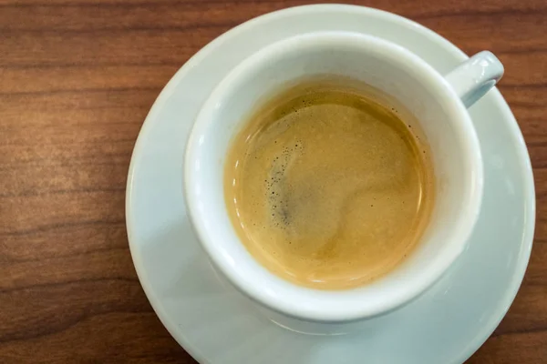 Taza Ordinaria Café Negro Sobre Fondo Mesa Madera — Foto de Stock