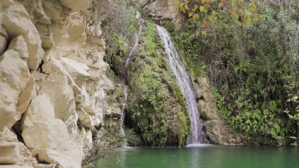 塞浦路斯阿多尼斯浴场瀑布 — 图库视频影像