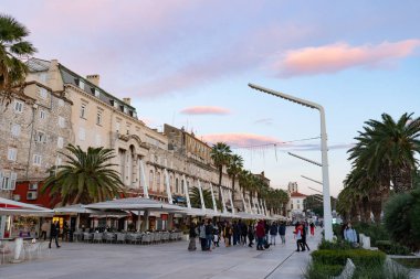 Split, Hırvatistan - Kasım 2019: Çin turistik sahil balo Tarih