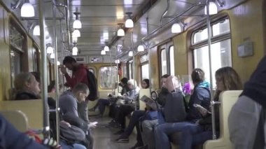 Moscow, Rusya Federasyonu - Eylül 2018: Vintage metro vagonu hizmet Rus başkenti Metro sıradan bir metro hattı üzerinde