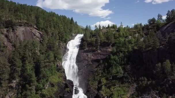 Aerial View Langfossen Waterfall Norway Sunny Summer Day — Stock Video