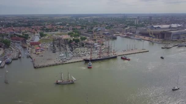 Limanda Manevra Süren Uzun Gemilerin Havadan Klaipeda Limanı Uzun Gemi — Stok video