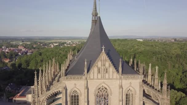 Antenne Der Stadt Kutna Hora Stadtbild Weinberg Gotische Barbara Kirche — Stockvideo