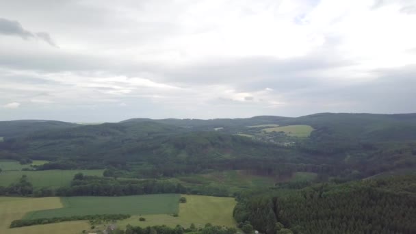 Aérea Paisaje Moravia Bajando Para Ver Castillo Bouzov — Vídeos de Stock