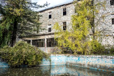 Trodos, Kıbrıs'ın dağlık bölgesinde otelin yüzme havuzunda Berengaria terk