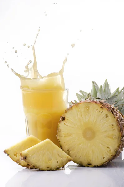 Succo d'ananas fresco da bere — Foto Stock