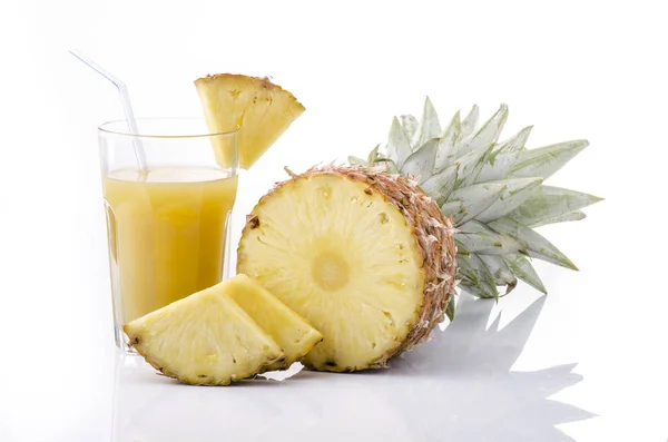 Succo d'ananas fresco da bere — Foto Stock