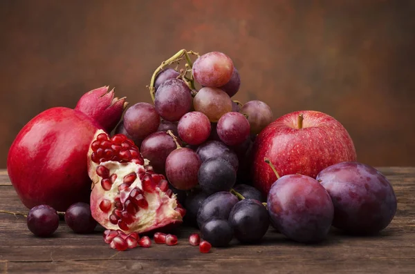 Naturaleza muerta. Colores y sabores con fruta de otoño — Foto de Stock