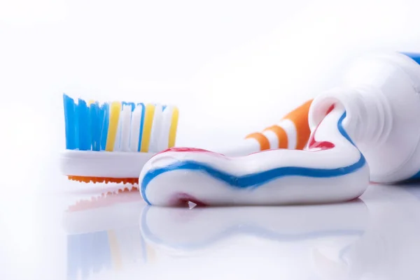 歯ブラシ、口腔衛生のための歯磨き粉 — ストック写真