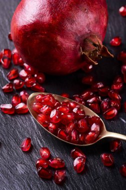 arduvaz taşı üzerinde nar cinli