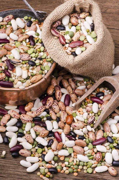 Minestra di verdure e cereali misti . — Foto Stock