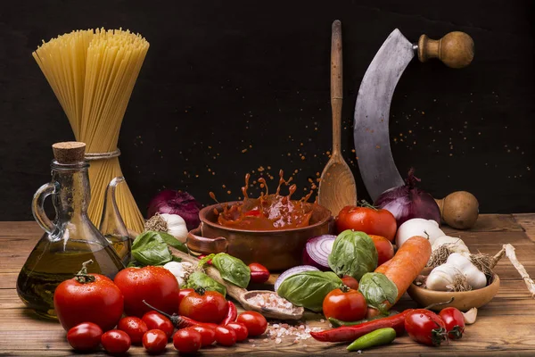 Espaguete com molho de tomate italiano — Fotografia de Stock