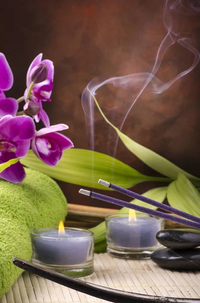 Aromatherapie met lavendel wierook stokjes Rechtenvrije Stockafbeeldingen