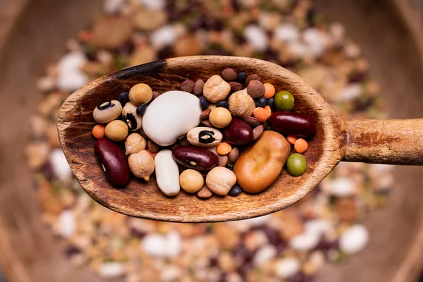 Vista Superior Foco Seletivo Uma Variedade Colher Madeira Rústica Legumes — Fotografia de Stock